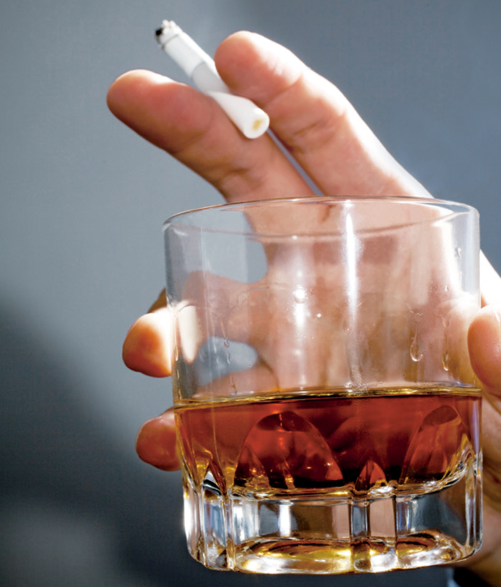 研究指出，吸煙及酗酒會增加患上大腸癌的機會。
