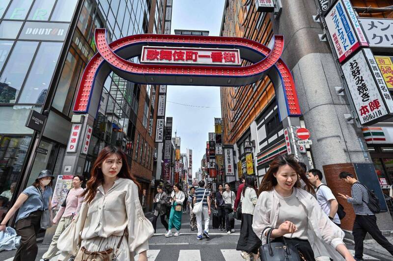 新宿區擬禁止住宅及校園附近設民宿。法新社 新宿區擬禁止住宅及校園附近設民宿。法新社
