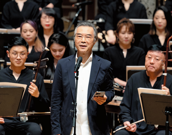 香港中樂團藝術總監兼終身指揮閻惠昌於新樂季發布會中公布來季的多個節目詳情。 香港中樂團藝術總監兼終身指揮閻惠昌於新樂季發布會中公布來季的多個節目詳情。