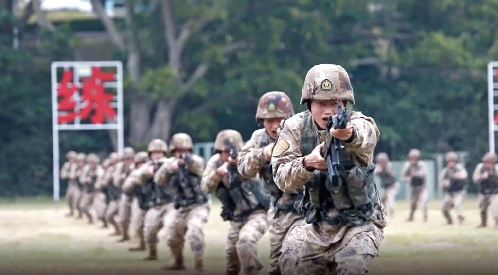 中國人民解放軍現役總兵力為二百萬至二百三十萬人,是全球規模最大的常備軍隊之一。 中國人民解放軍現役總兵力為二百萬至二百三十萬人,是全球規模最大的常備軍隊之一。