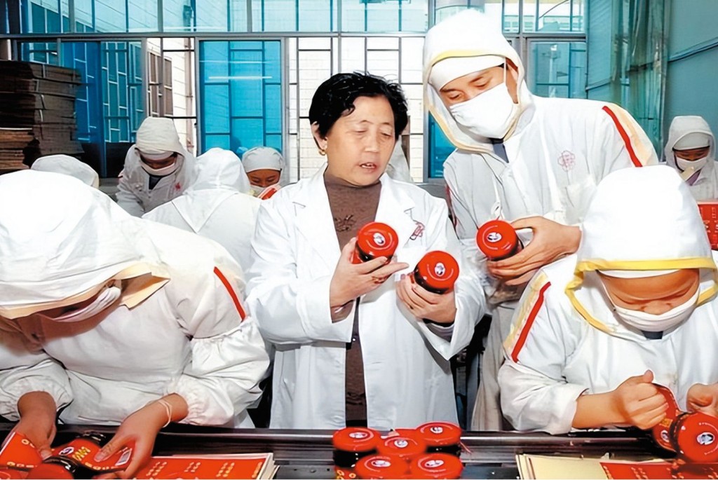 陶華碧早年已將老乾媽打響名堂，成為公認的「國民辣醬」，多年來長期穩坐中國辣椒醬市場銷量第一位，市佔率約五分之一。