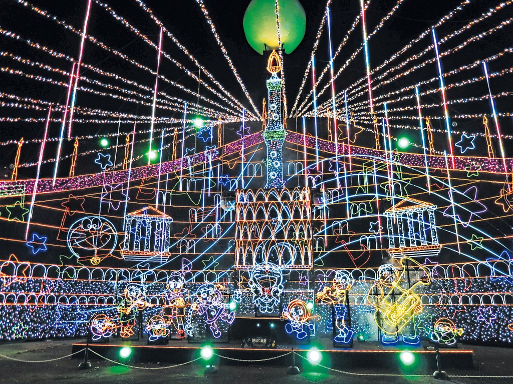 在「光與音的殿堂」裏,可欣賞到的精彩燈飾秀。 在「光與音的殿堂」裏,可欣賞到的精彩燈飾秀。