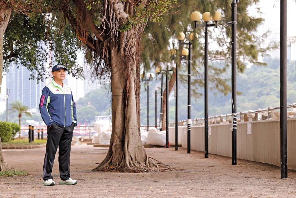 添Sir的名字在本地跑界無人不識,有馬拉松「金牌教練」之稱,桃李滿門。 添Sir的名字在本地跑界無人不識,有馬拉松「金牌教練」之稱,桃李滿門。