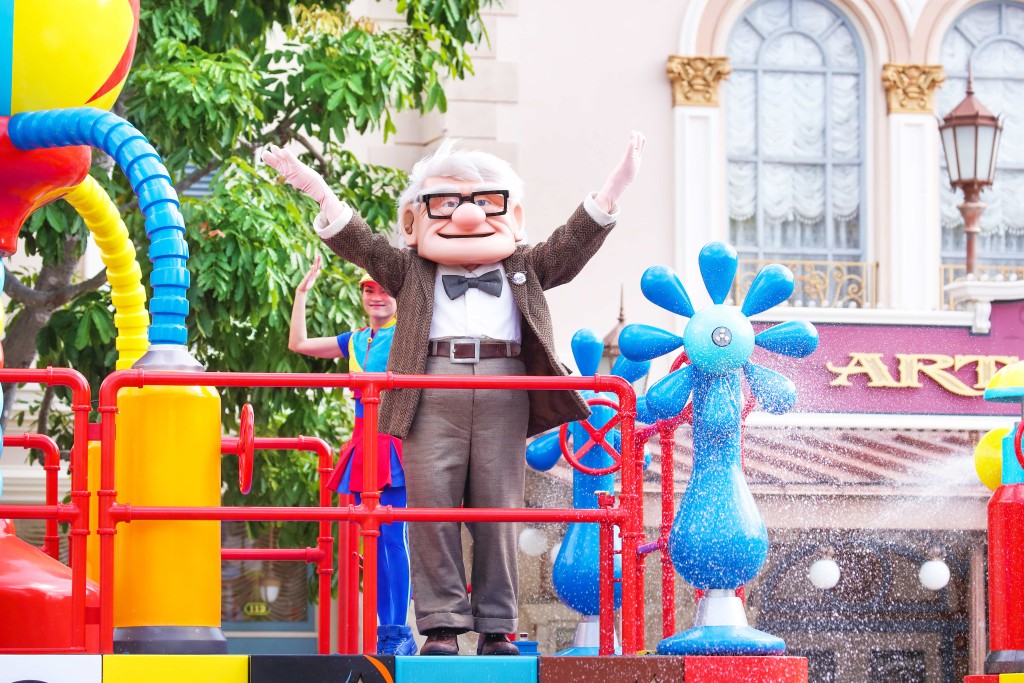 6月22日至9月1日有「Pixar 水花大街派對!」。
