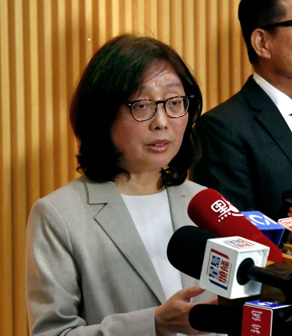 甯漢豪指文件造假在各行各業均有發生，不代表整個建造業差勁