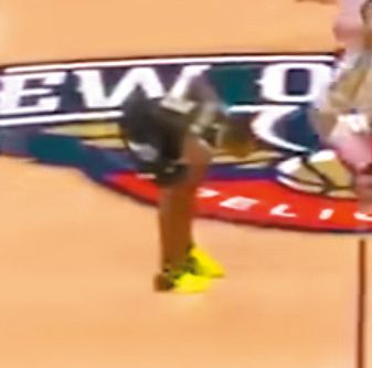 羅齊爾涉嫌在二三年三月代表黃蜂對塘鵝的比賽中，於九分三十六秒便以腳傷為由退場，讓其好友成功下注獲利。