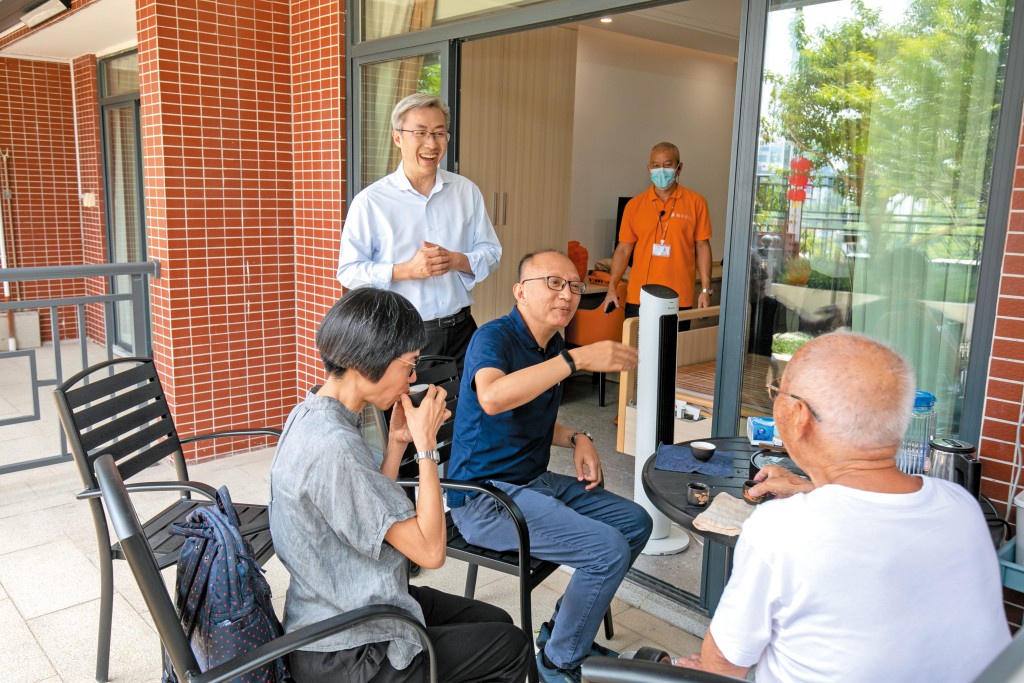 陳志育認為,內地提供低成本土地與現代化設施,香港則輸出管理標準與專業知識,增加港人北上養老的信心。 陳志育認為,內地提供低成本土地與現代化設施,香港則輸出管理標準與專業知識,增加港人北上養老的信心。