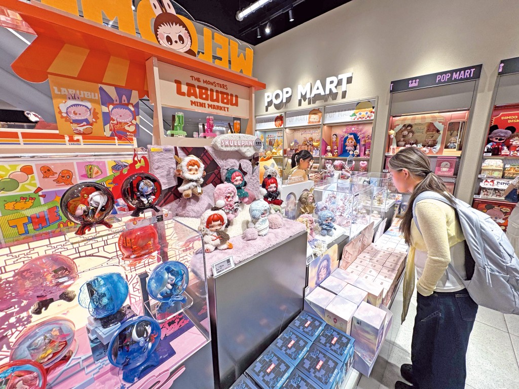 泡泡瑪特旗下的Labubu風靡全球,「谷子經濟」成為投資者的黃金賽道。 泡泡瑪特旗下的Labubu風靡全球,「谷子經濟」成為投資者的黃金賽道。