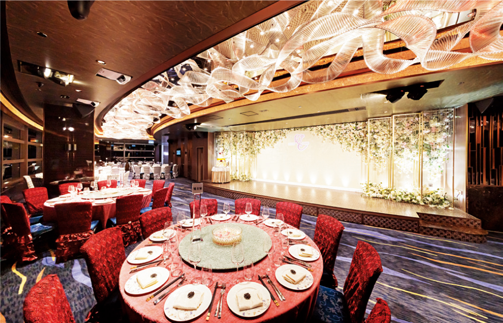 沙田「星海薈」採用獨特的弧形設計，可筵開二十一席，亦設有clubhouse 常見的娛樂設施，讓新人和賓客們都可盡情歡聚。