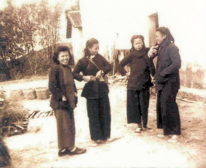 游擊隊除了知識分子,還有不少女戰士。 游擊隊除了知識分子,還有不少女戰士。