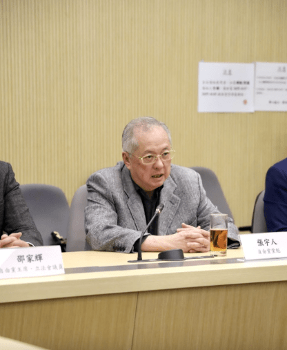 自由黨黨魁張宇人今日（7日）在社交平台發文，指自由黨領導層、多位立法會議員及區議員代表，昨日（6日）約見財政司副司長黃偉綸及政務司副司長卓永興等多位官員。張宇人FB圖片