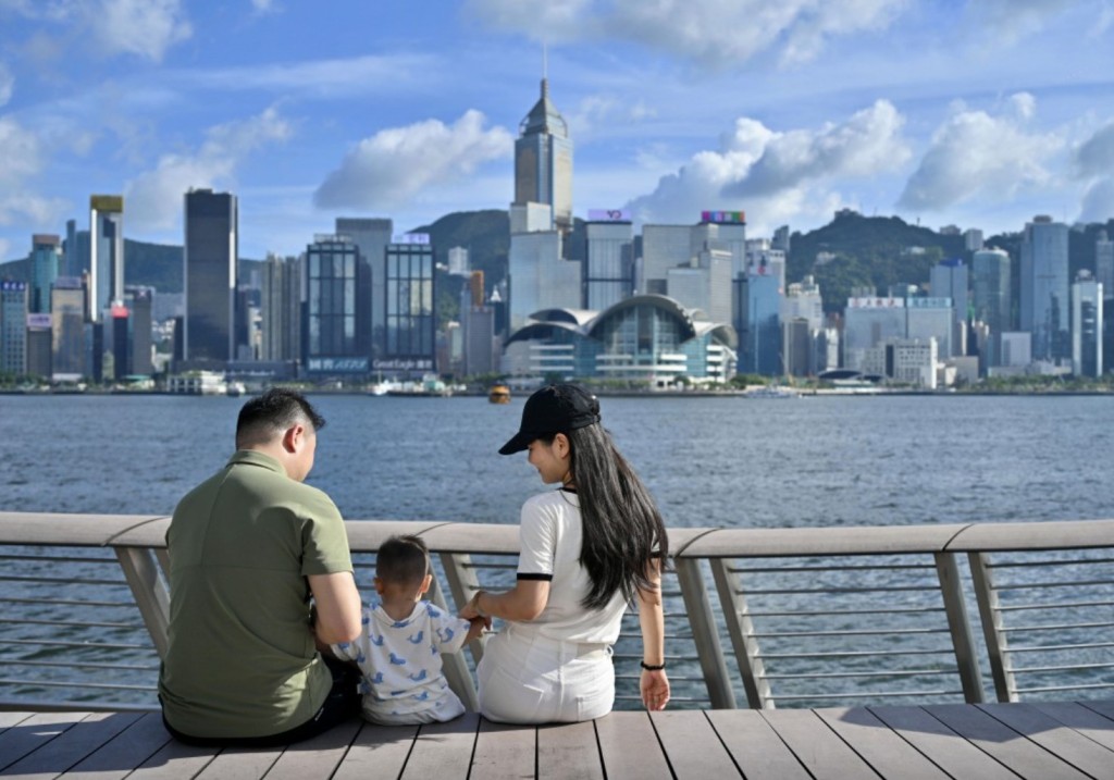 施永青相信，若非避孕套出現，即使面對再沉重的經濟負擔，人類仍會因情慾衝動而懷孕。資料圖片