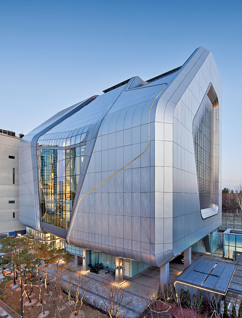 年初YG娛樂宣布結束演員部，將業務重心全面回歸音樂本業，目前旗下藝人有BLACKPINK（團體約）、TREASURE和BABYMONSTER。