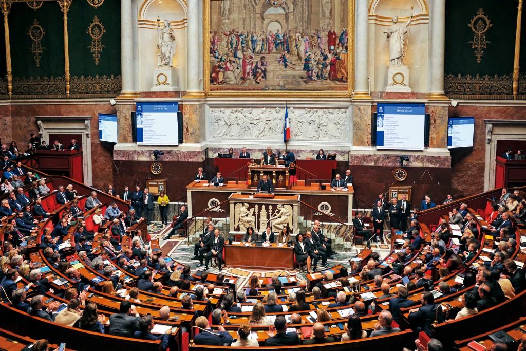 法國國會現今的三方拉鋸局面，都是馬克龍政治豪賭輸了所造成。