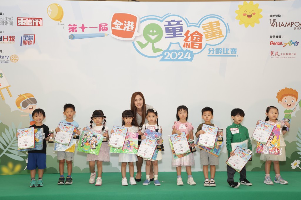 特等獎10名: (右起) 得獎者包括戴文希、劉子立、梁俊熹、陸婥嵐、陳芍甯、陳鎧霖、黃曦琳、謝昊軒及林柏叡，也恭喜未能出席領獎的左梓瑜小朋友。