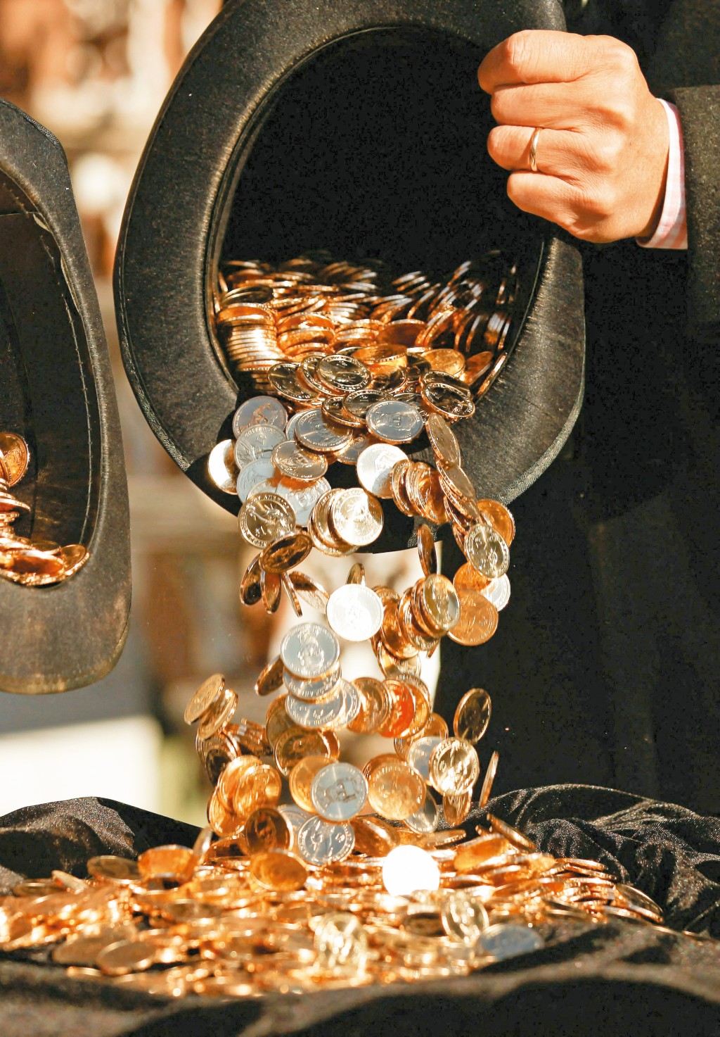 美國有人囤積硬幣博金屬升值賺錢，但法律是禁止出於盈利熔毀硬幣。