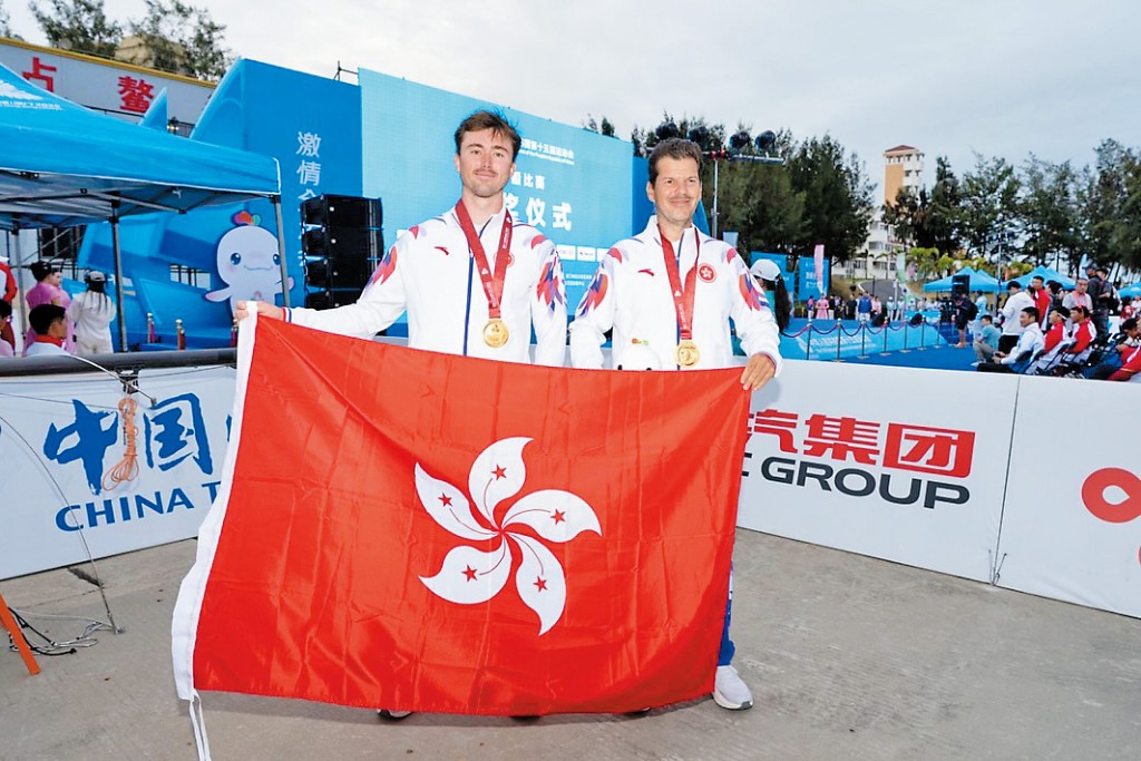 帆船運動員貝俊龍上周率先在男子愛爾卡7級(ILCA 7)比賽中勇奪冠軍,為港隊取得十五運首面競賽項目金牌。 帆船運動員貝俊龍上周率先在男子愛爾卡7級(ILCA 7)比賽中勇奪冠軍,為港隊取得十五運首面競賽項目金牌。