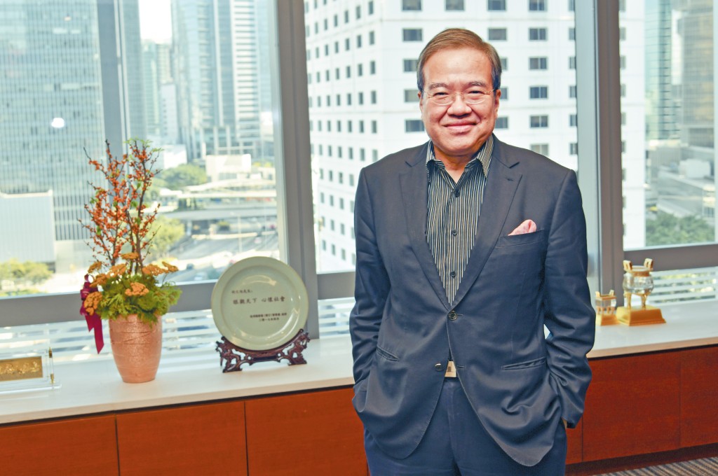 胡定旭加入馬時亨女婿的醫療集團。 胡定旭加入馬時亨女婿的醫療集團。