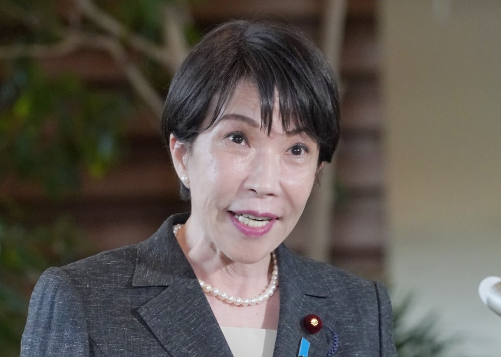 高市早苗政府無論是企圖修改憲法、解除對自衛隊的限制,以及修改《皇室典範》都引起民眾反感。 高市早苗政府無論是企圖修改憲法、解除對自衛隊的限制,以及修改《皇室典範》都引起民眾反感。