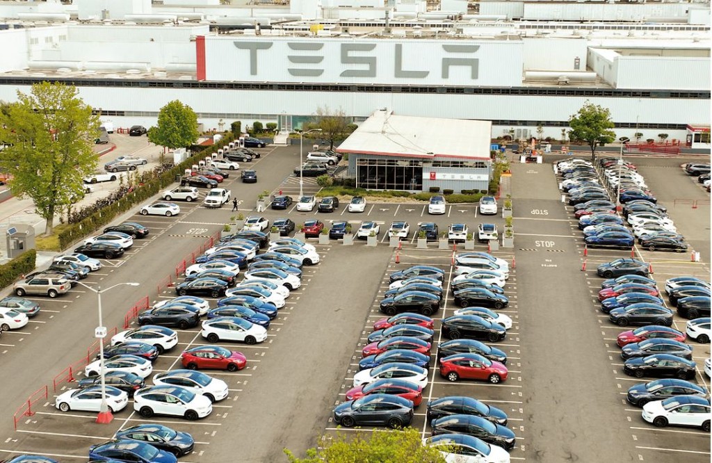 市場最近傳出馬斯克或將SpaceX放入已上市的特斯拉，以鞏固個人在特斯拉的控制權。