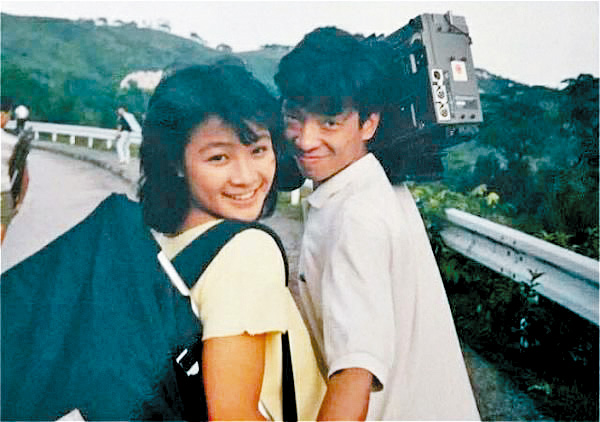 早前網上流傳她從影時候的舊照片,被網民驚呼為「被選舉耽誤的美女」。 早前網上流傳她從影時候的舊照片,被網民驚呼為「被選舉耽誤的美女」。