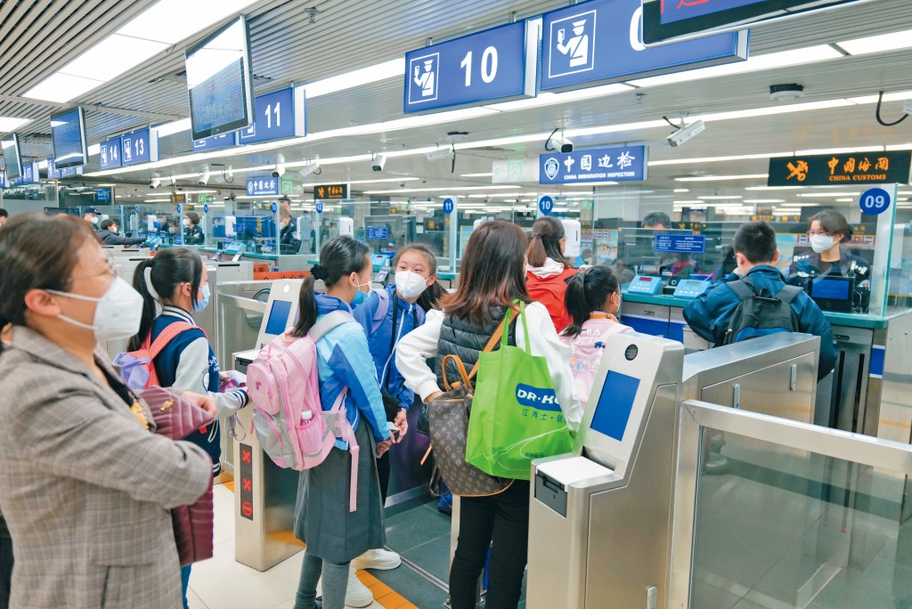 政府近年積極將香港打造成留學品牌,吸引境外中小學及大專學生來港讀書,宿位需求大增。 政府近年積極將香港打造成留學品牌,吸引境外中小學及大專學生來港讀書,宿位需求大增。