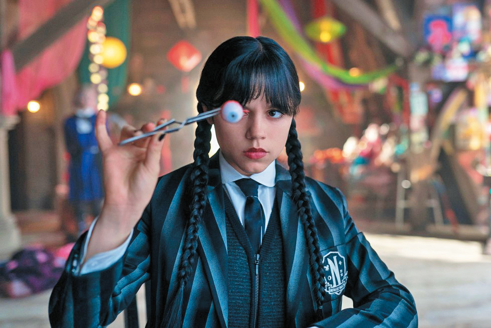 Netflix另一新劇《Wednesday》第二季分成兩部分播出，Lady Gaga特別客串，飾演一位傳奇的奈落學院老師Rosaline Rotwood，預期將成為本季高潮之一。