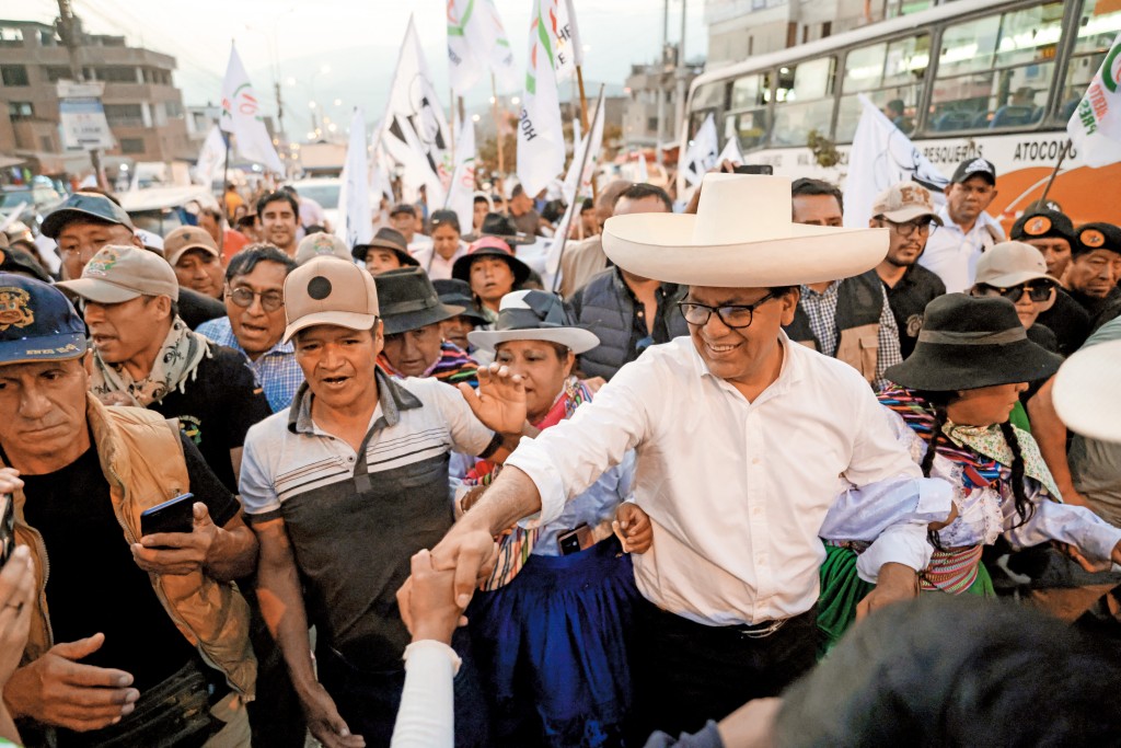 左翼候選人羅拔圖曾出任外貿及旅遊部長，政治路線較貼近基層選民。