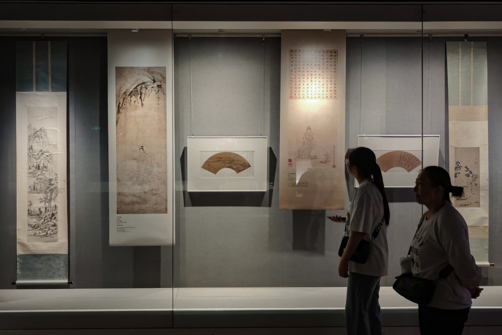 國家文物局開始指定具官方背景的鑑定單位作試點，期望建立較為統一的文物鑑定標準。