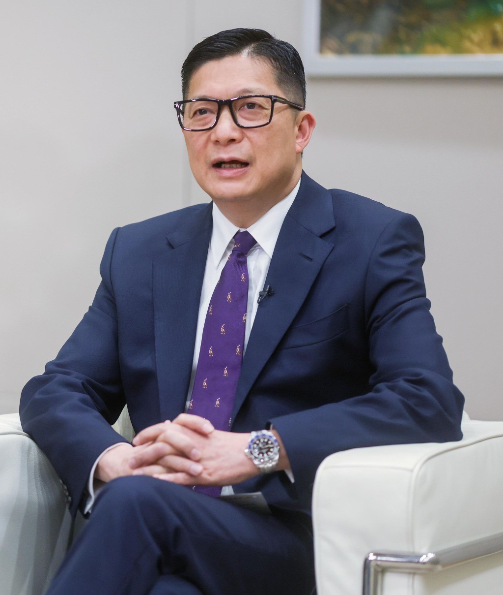 保安局局長鄧炳強表示，過去一兩年，警方透過一個特別項目，在法律規限下，透過正向活動，給予被捕但未被檢控的年輕人更生機會。