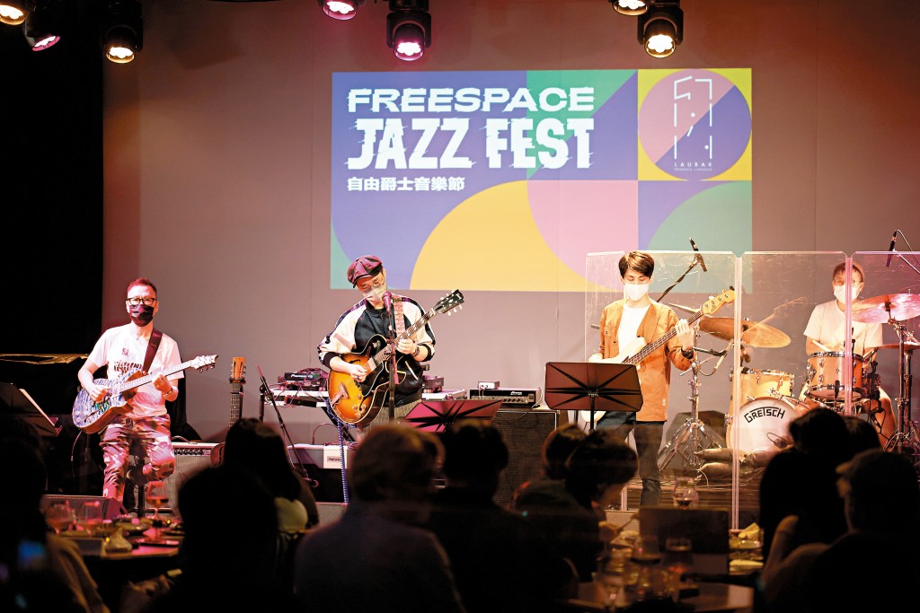 過去兩年,音樂節受疫情影響,外國樂手來不了,龔志成乘機專注推廣本地樂手。 過去兩年,音樂節受疫情影響,外國樂手來不了,龔志成乘機專注推廣本地樂手。