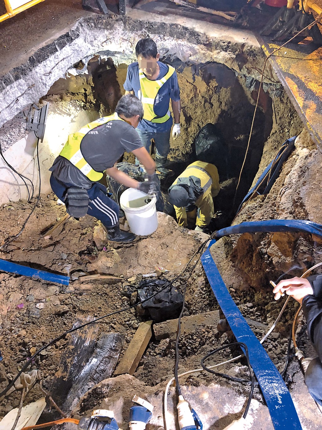 部分屋苑喉管出現嚴重老化（上圖），屋苑多年來進行多次測試及維修。