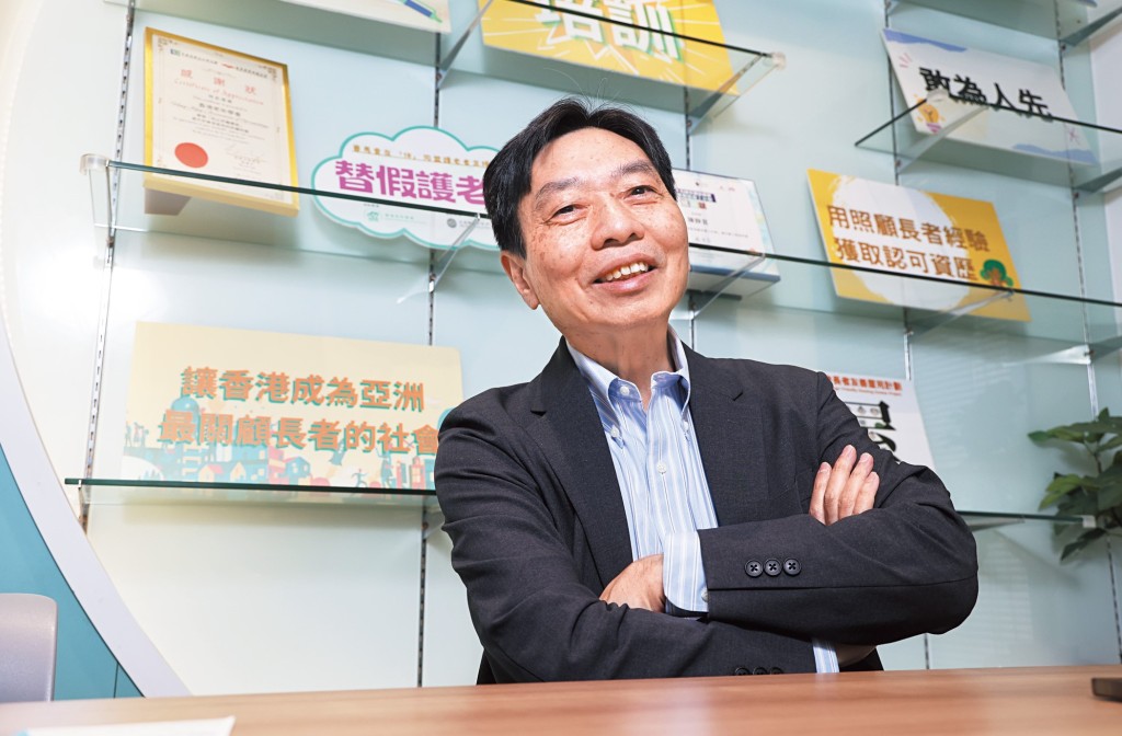 香港老年學會創辦至今四十年,梁萬福是該會其中一位創辦人,亦是現任會長。學會的使命在於促進社區人士關注長者的醫療、衞生、社會福利及長期照顧等服務。 香港老年學會創辦至今四十年,梁萬福是該會其中一位創辦人,亦是現任會長。學會的使命在於促進社區人士關注長者的醫療、衞生、社會福利及長期照顧等服務。