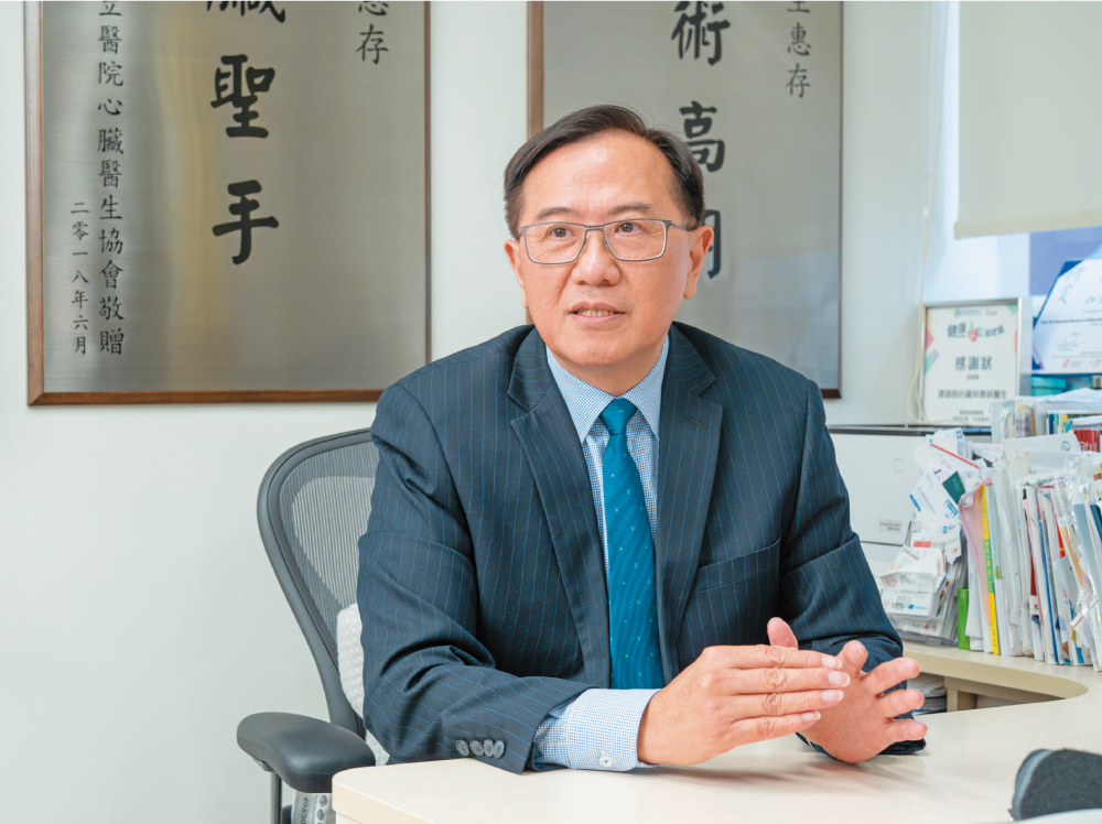 心臟科專科醫生譚劍明表示，冠心病與飲食及生活習慣有關，近年更有年輕化趨勢，引起外界關注。
