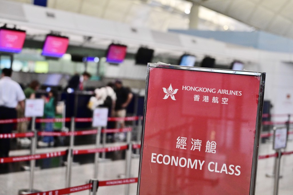 香港航空指,機組人員已即時通知關西機場並按安全程序檢查,確認可以繼續營運回程航程。 香港航空指,機組人員已即時通知關西機場並按安全程序檢查,確認可以繼續營運回程航程。