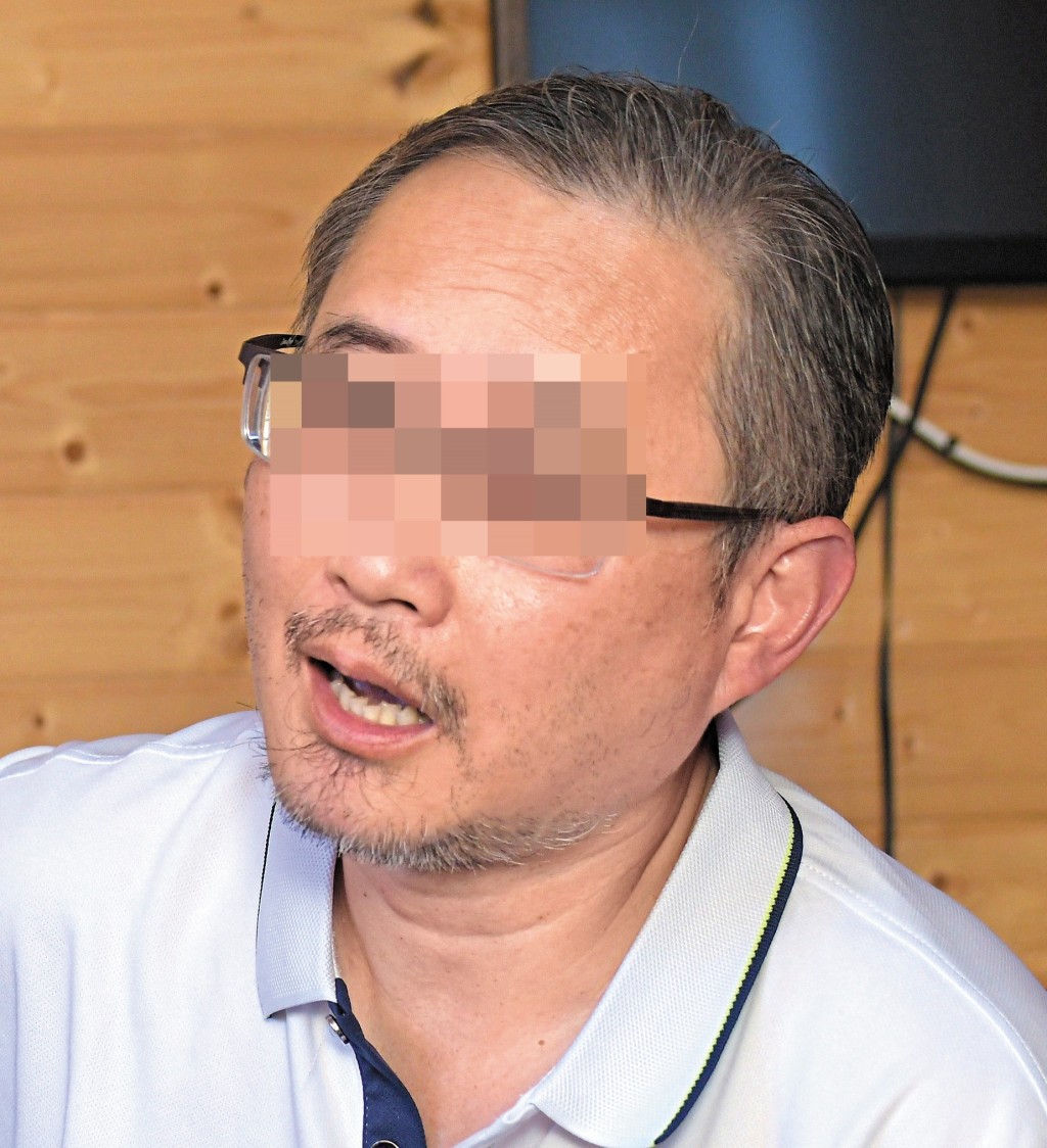 吳X耀近期在一間「光電動能」的控股公司出任董事。