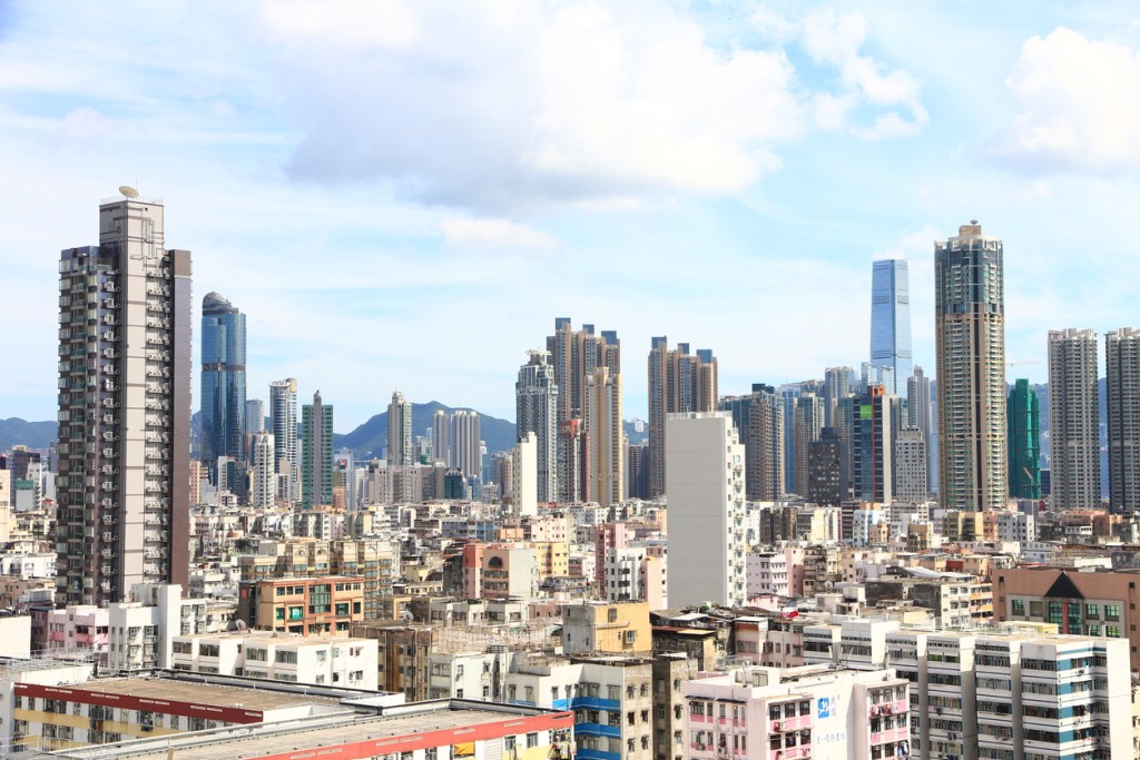 金管局聯同銀公成立中小企融資專責小組,設機制迅速處理融資,同時加快通知客戶按揭審批結果,希望其他銀行業都能做到「兩星期交代」。 金管局聯同銀公成立中小企融資專責小組,設機制迅速處理融資,同時加快通知客戶按揭審批結果,希望其他銀行業都能做到「兩星期交代」。