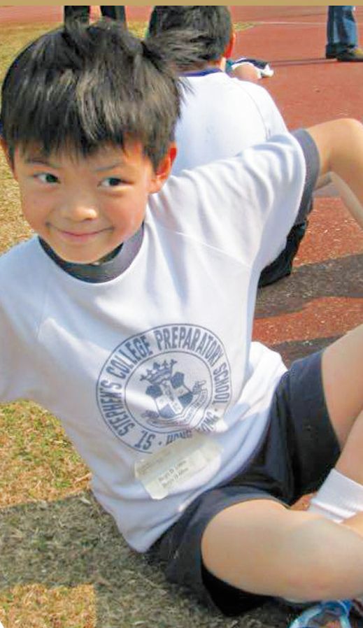 小時候的他精靈活潑,惟獨不愛讀書。 小時候的他精靈活潑,惟獨不愛讀書。