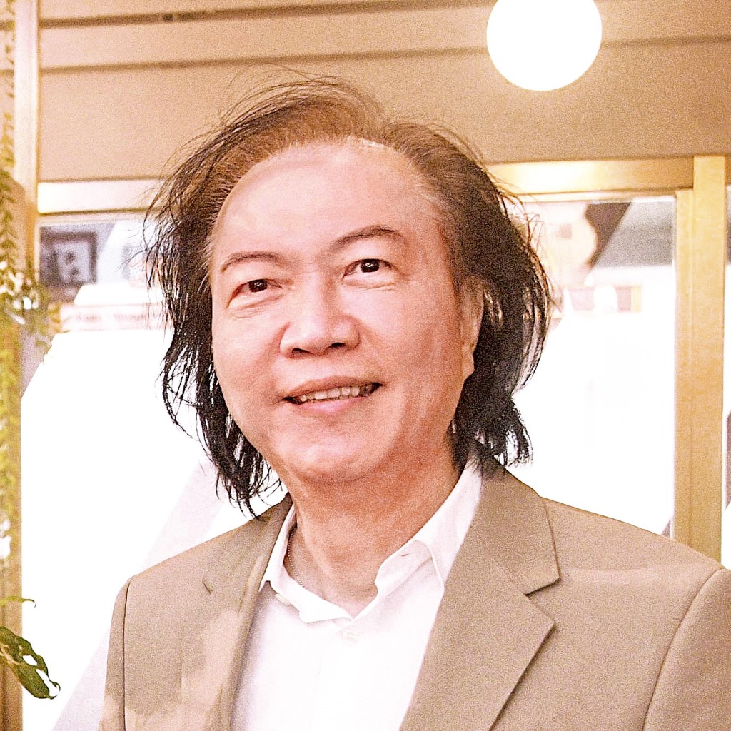 星星地產主席陳文輝 看好學生宿舍市場,然而他決定由頭開始自行興建,認為可以節省成本。 星星地產主席陳文輝 看好學生宿舍市場,然而他決定由頭開始自行興建,認為可以節省成本。