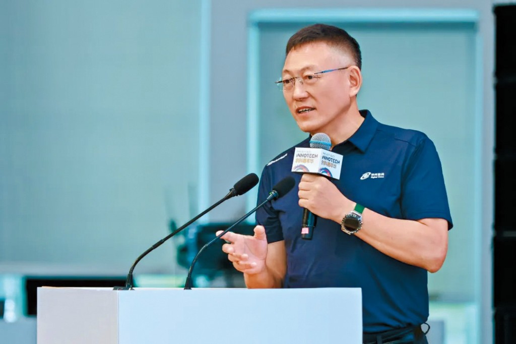 網上傳聞稱,郭為曾至少經歷三段婚姻,包括與內地名主播曾濤的短暫婚姻。 網上傳聞稱,郭為曾至少經歷三段婚姻,包括與內地名主播曾濤的短暫婚姻。
