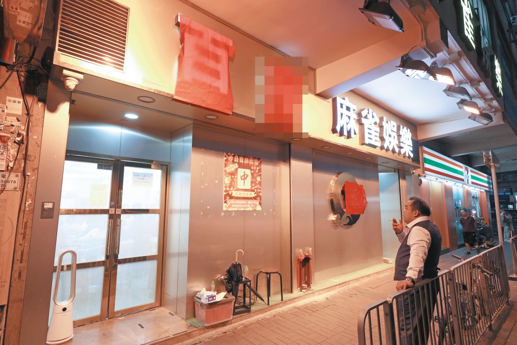 「細B」派系一直有經營麻省館生意，繼之前承包佐敦「金X」麻雀館後，最近改為經營旺角的「百X」麻雀館。
