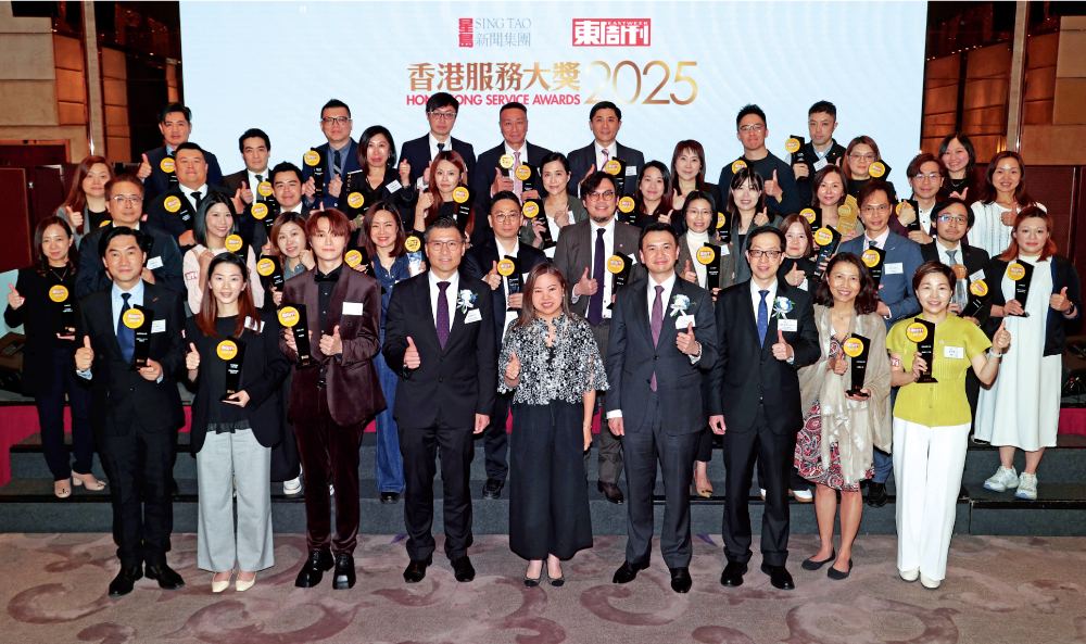 獲獎企業代表與主禮嘉賓及頒獎嘉賓齊聚台上，共同見證彼此付出的點滴與成就，分享感動時刻。