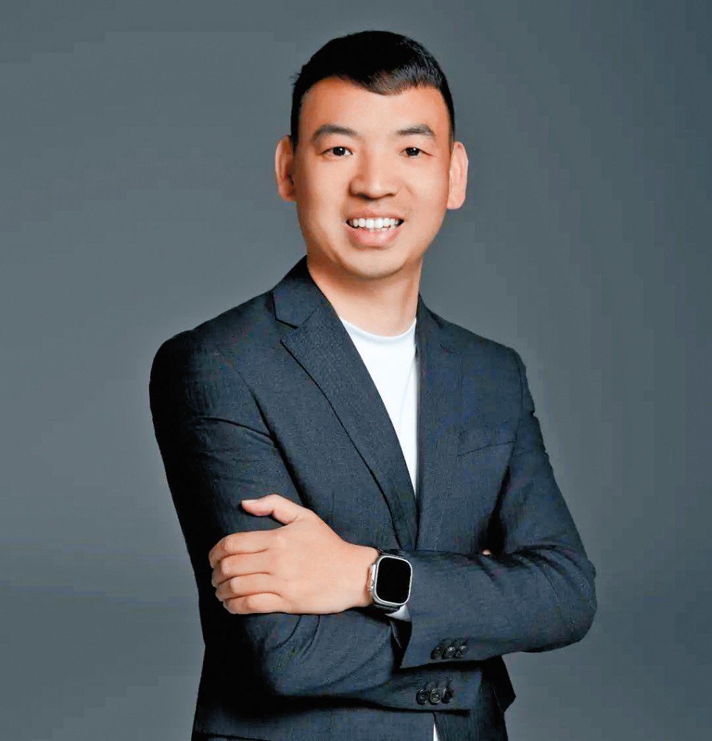 鳴鳴很忙董事長晏周及其他主要董事管理層年均不過四十歲。 鳴鳴很忙董事長晏周及其他主要董事管理層年均不過四十歲。