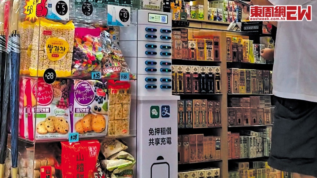 葉傲冬表示，便利店多設於入閘前大堂，未能有效服務已在付費區候車或有突發需要的乘客。