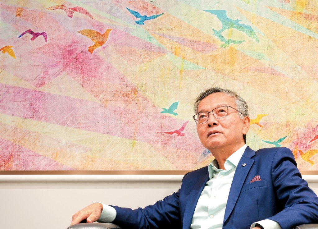 今年截至八月底,平均每月有三名學童自殺死亡,除了分層護理機制擴至高小,林正財要求各大專院校都要效法都會大學,要求新生修讀十二小時的精神健康急救課程。 今年截至八月底,平均每月有三名學童自殺死亡,除了分層護理機制擴至高小,林正財要求各大專院校都要效法都會大學,要求新生修讀十二小時的精神健康急救課程。