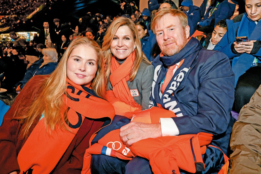 荷蘭國王威廉亞歷山大與妻女三人先後參軍,成為國民榜樣。他曾於一九八五年入伍,並在海軍服役兩年。 荷蘭國王威廉亞歷山大與妻女三人先後參軍,成為國民榜樣。他曾於一九八五年入伍,並在海軍服役兩年。