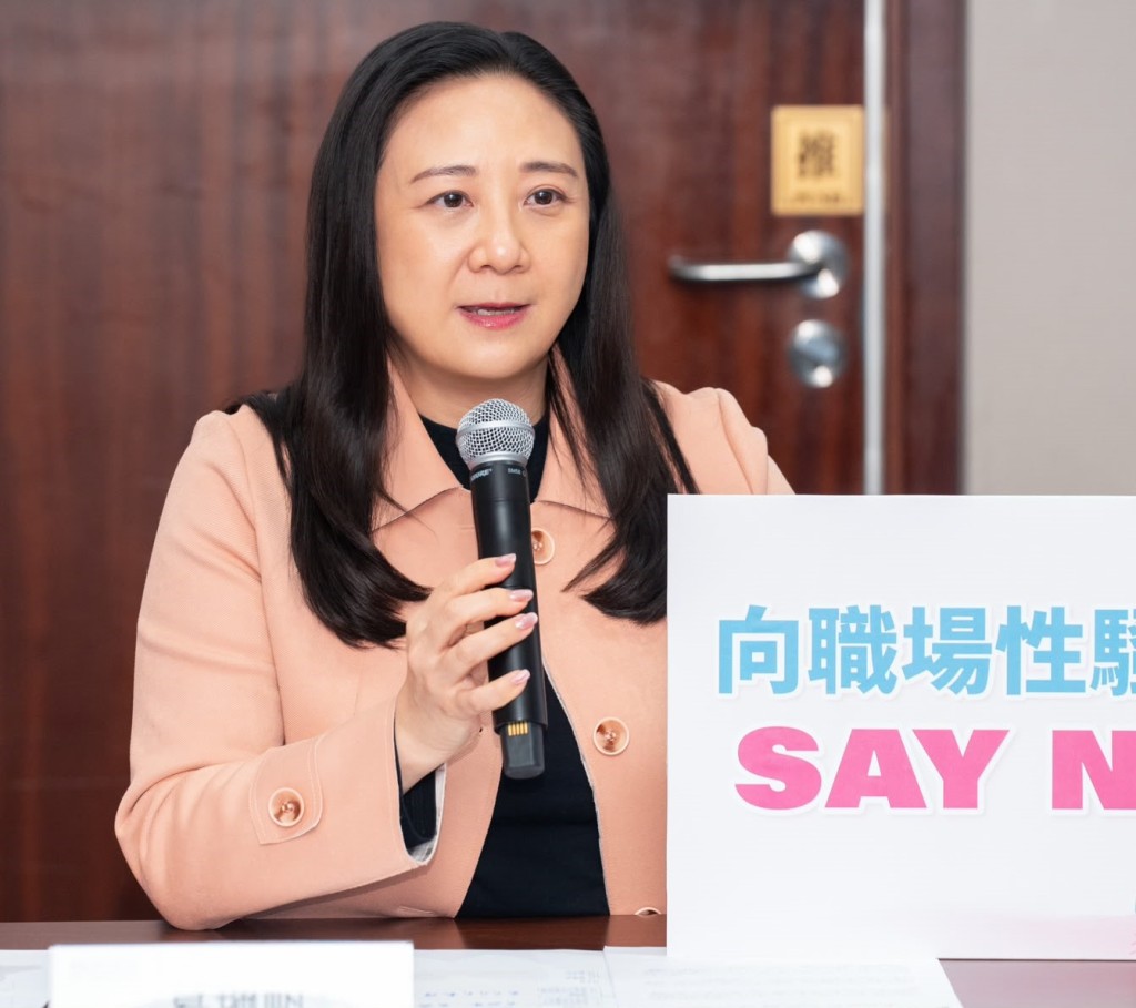 葛珮帆認為，若社會認為這類服務有傷風化，則須要討論是否修改法例。