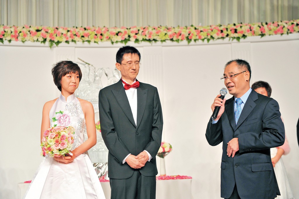 張怡寧於二○○九年與徐威結婚,兩年後她亦正式退役,展開新生活。 張怡寧於二○○九年與徐威結婚,兩年後她亦正式退役,展開新生活。