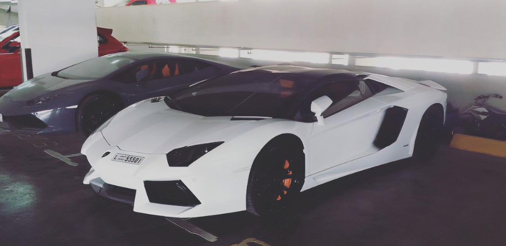 葉俊德擁有名車、私人飛機和豪華遊艇。