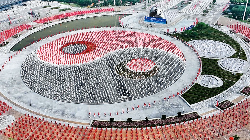 太極陰陽調和是中國傳統哲學核心，強調「陰」與 「陽」兩種對立又統一的能量在消長變化中達到平衡。